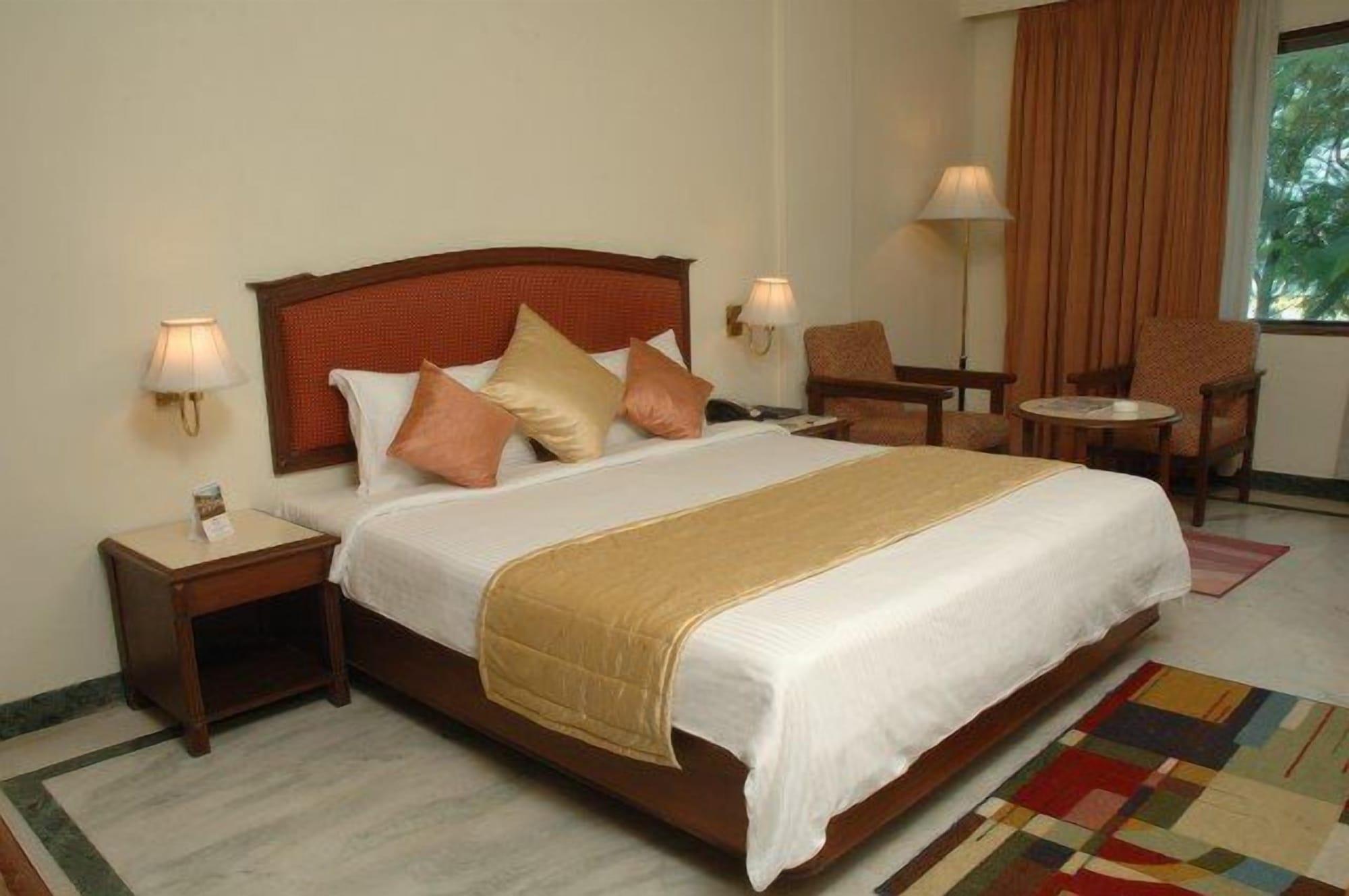 Radha Regent, Chennai Hotel Exterior foto