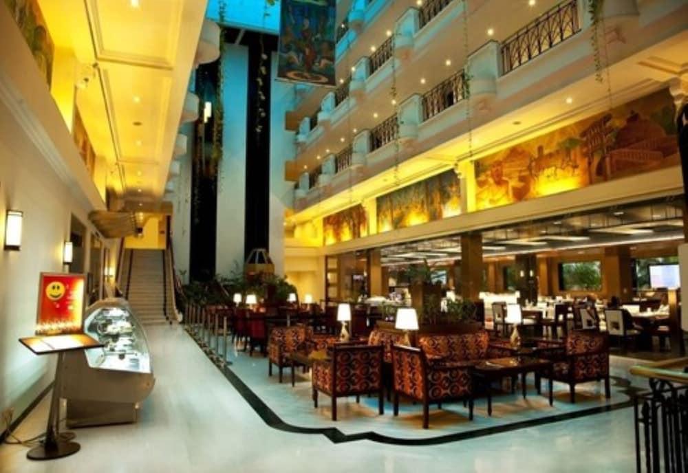 Radha Regent, Chennai Hotel Exterior foto